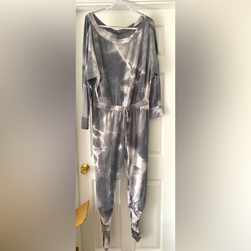 Comfy cool tie dye jumpsuit🤍🩶